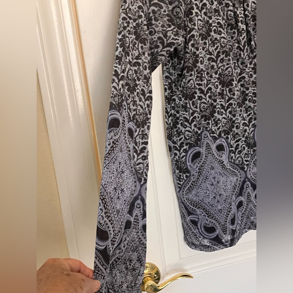 Liz Wear XL Black patterned long sleeve blouse - elasticized neckline - Picture 4 of 7